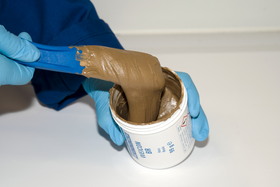 WEICON BR | bronsgevuld epoxyharssysteem voor reparatie en vormgeving