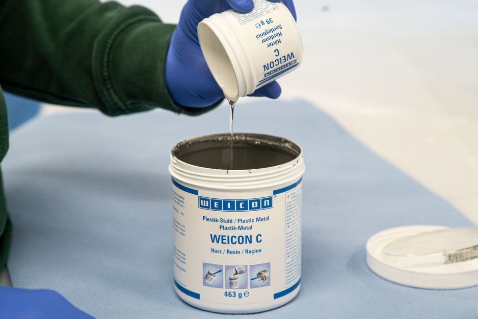 WEICON C | Staalgevuld epoxyharssysteem met hoge temperatuurbestendigheid voor reparatie en vormgeving