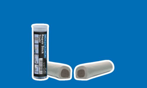 Reparatieplamuur op blauwe achtergrond