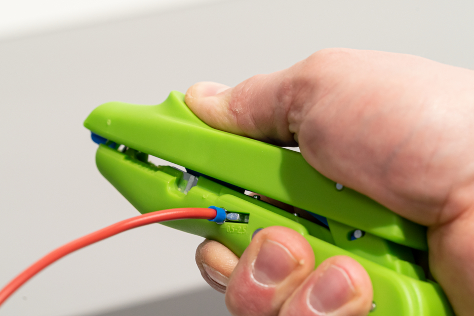 Duo-Garnaal No. 300 Green Line  | Duurzame striptang, voor strippen en krimpen, werkbereik 0,5 mm² - 6,0 mm²