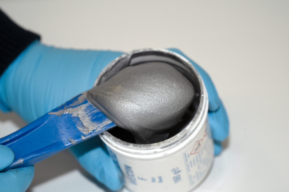 WEICON F | Met aluminium gevuld epoxyharssysteem voor reparatie en vormgeving