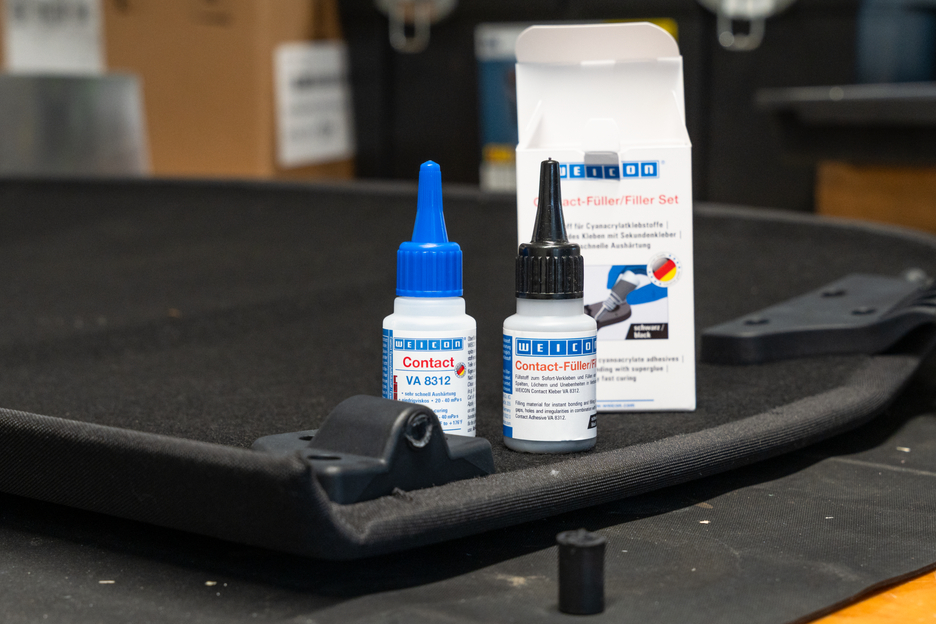 Contact-vuller set | Set met een cyanoacrylaatlijm en een vulmiddel voor snelle reparatie van scheuren, spleten, enz.