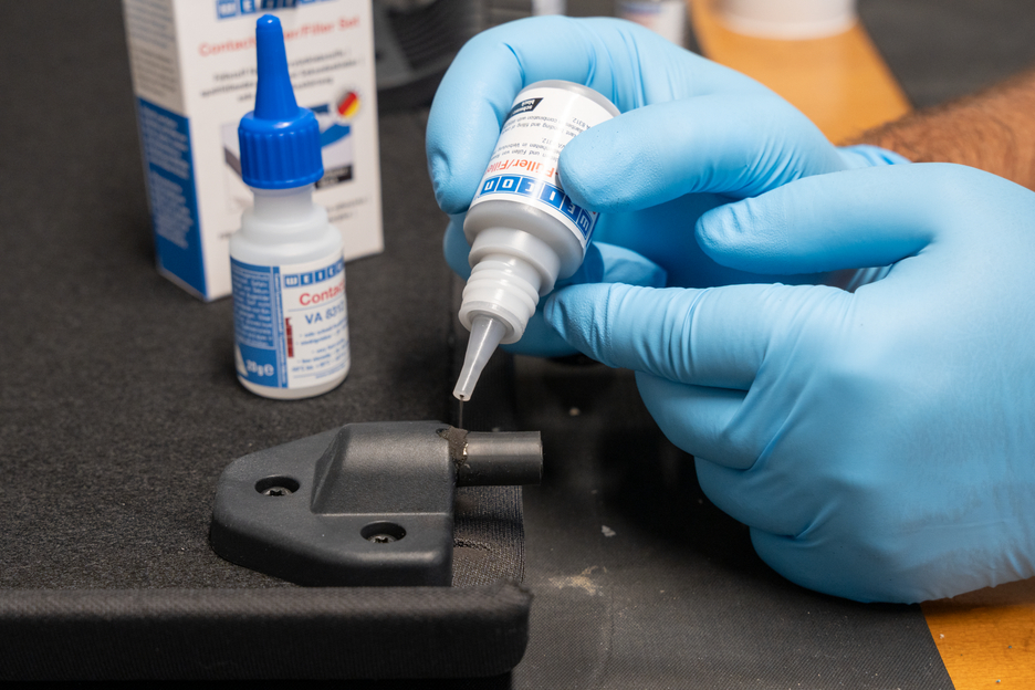 Contact-vuller set | Set met een cyanoacrylaatlijm en een vulmiddel voor snelle reparatie van scheuren, spleten, enz.