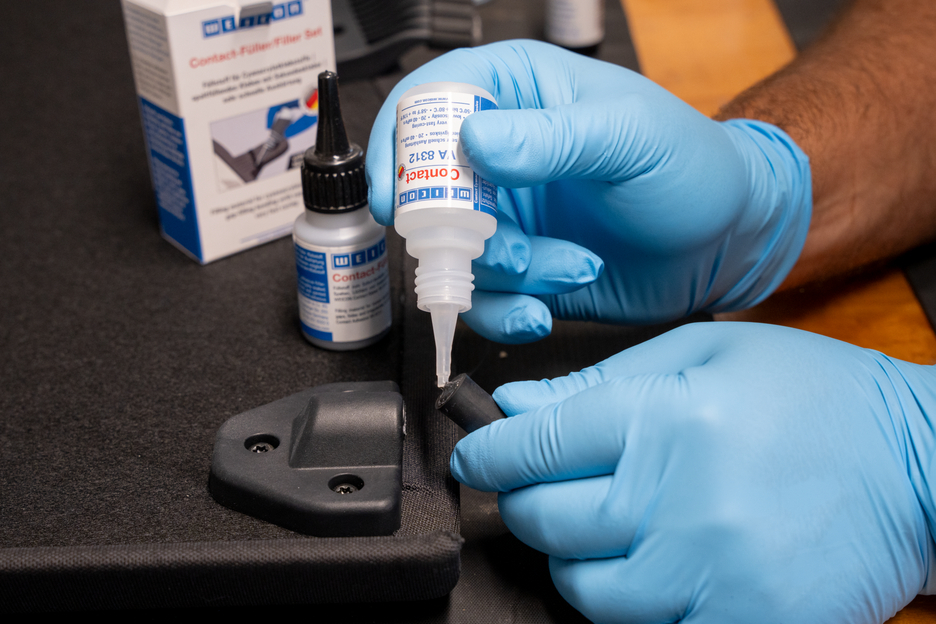 Contact-vuller set | Set met een cyanoacrylaatlijm en een vulmiddel voor snelle reparatie van scheuren, spleten, enz.