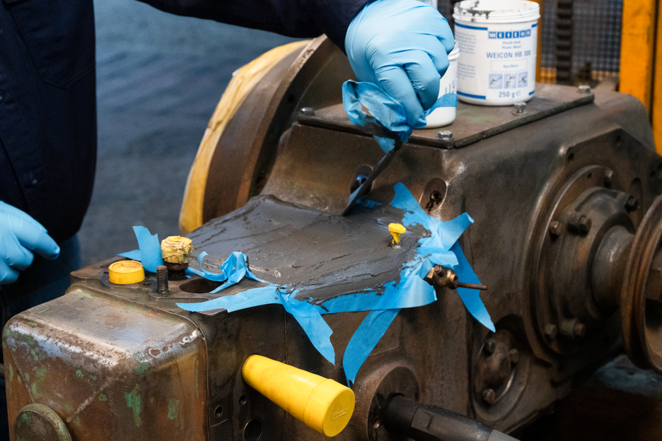 WEICON HB 300 | Met staal gevuld, hittebestendig epoxyharssysteem voor reparatie en spuitgieten