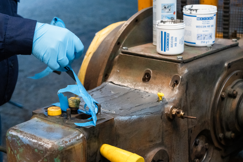 WEICON HB 300 | Met staal gevuld, hittebestendig epoxyharssysteem voor reparatie en spuitgieten