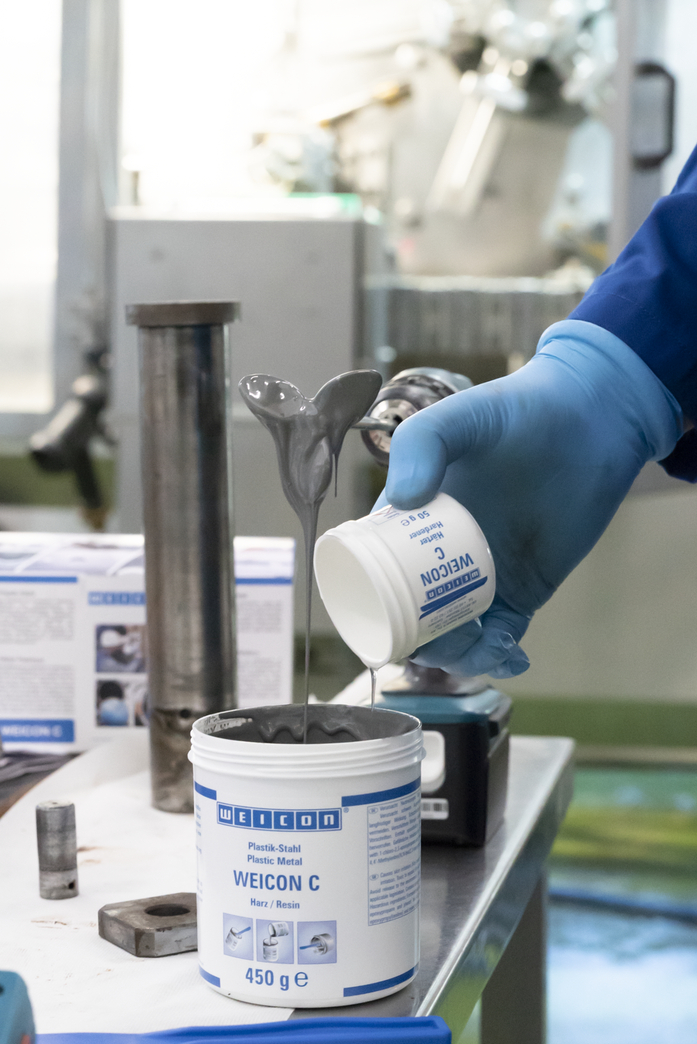 WEICON C | Staalgevuld epoxyharssysteem met hoge temperatuurbestendigheid voor reparatie en vormgeving