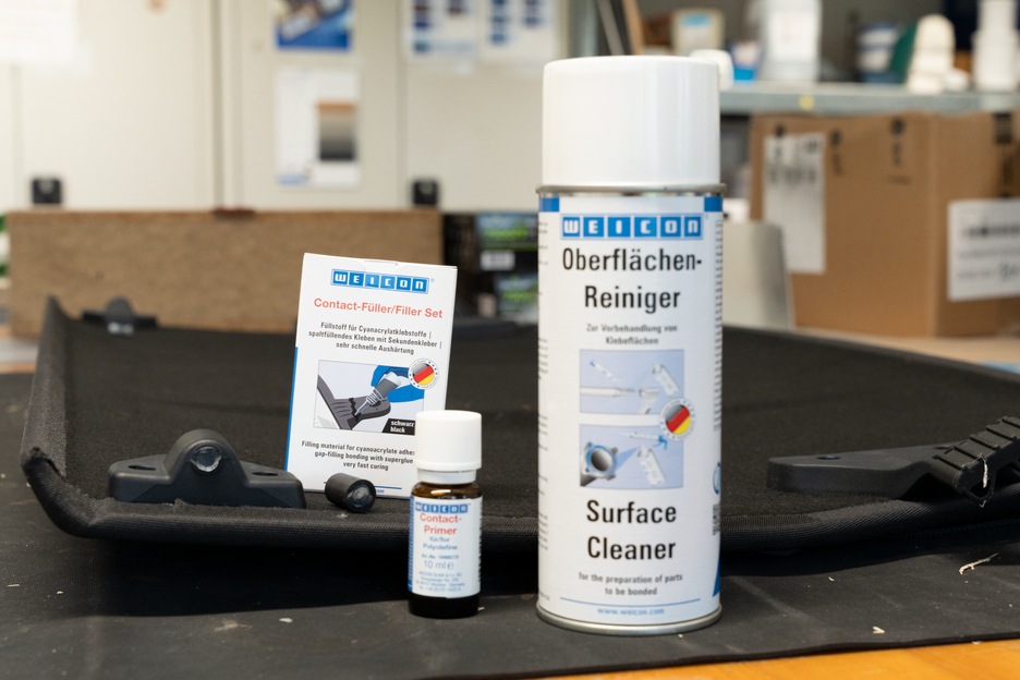 Contact-vuller set | Set met een cyanoacrylaatlijm en een vulmiddel voor snelle reparatie van scheuren, spleten, enz.