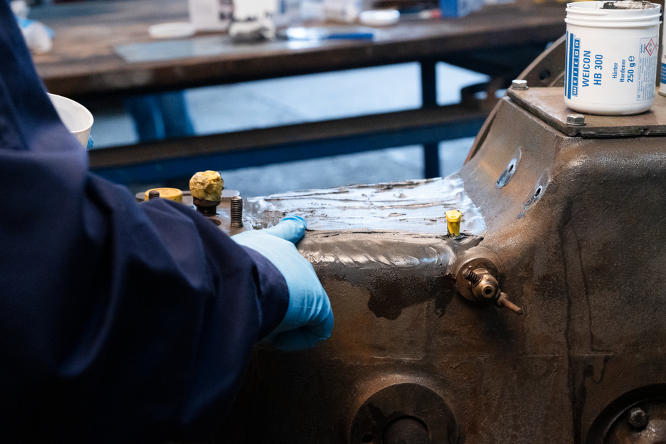 WEICON HB 300 | Met staal gevuld, hittebestendig epoxyharssysteem voor reparatie en spuitgieten
