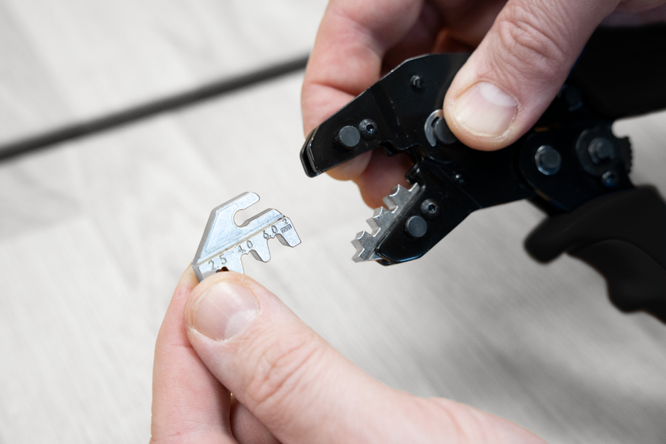 Krimptang MC4 | voor het krimpen van MC4-connectoren in fotovoltaïsche systemen (2,5, 4 & 6 mm², AWG 14-10)