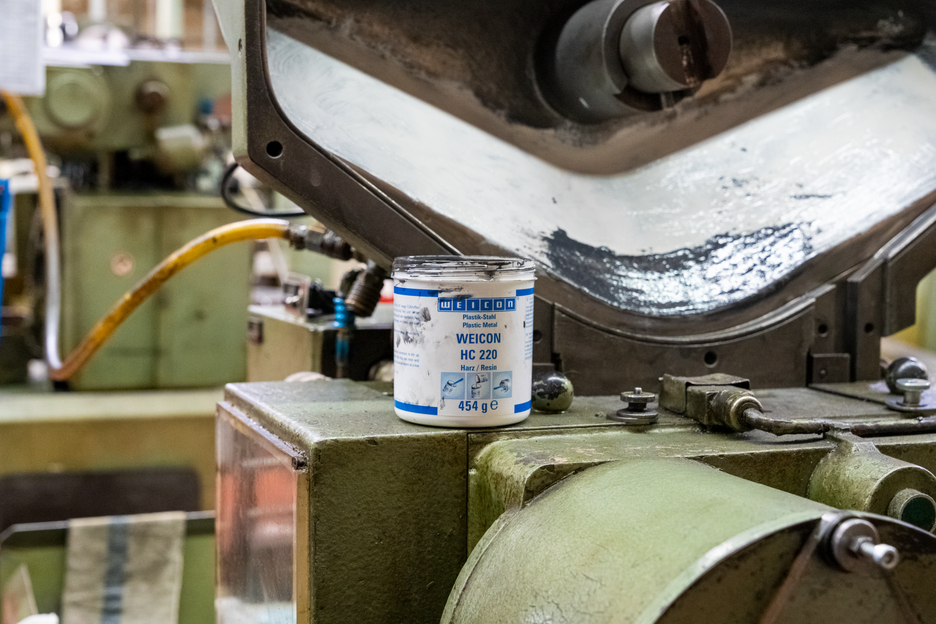 WEICON Keramiek HC 220 | Keramisch gevuld, temperatuurbestendig epoxysysteem voor slijtagebescherming.