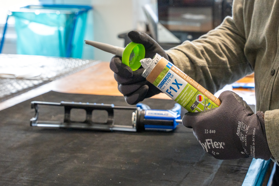 WEICON Green Tube Flex 310 M F1X | MS lijm en afdichtmiddel op polymeerbasis met zeer hoge aanvangshechting, temperatuurbestendig tot 180°C