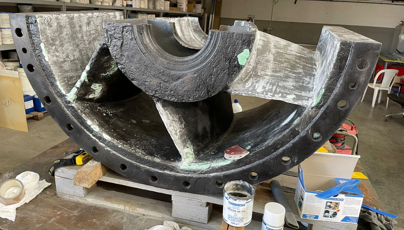 large-centrifuge, metal casing, machined-part, heavy-duty, industrial component