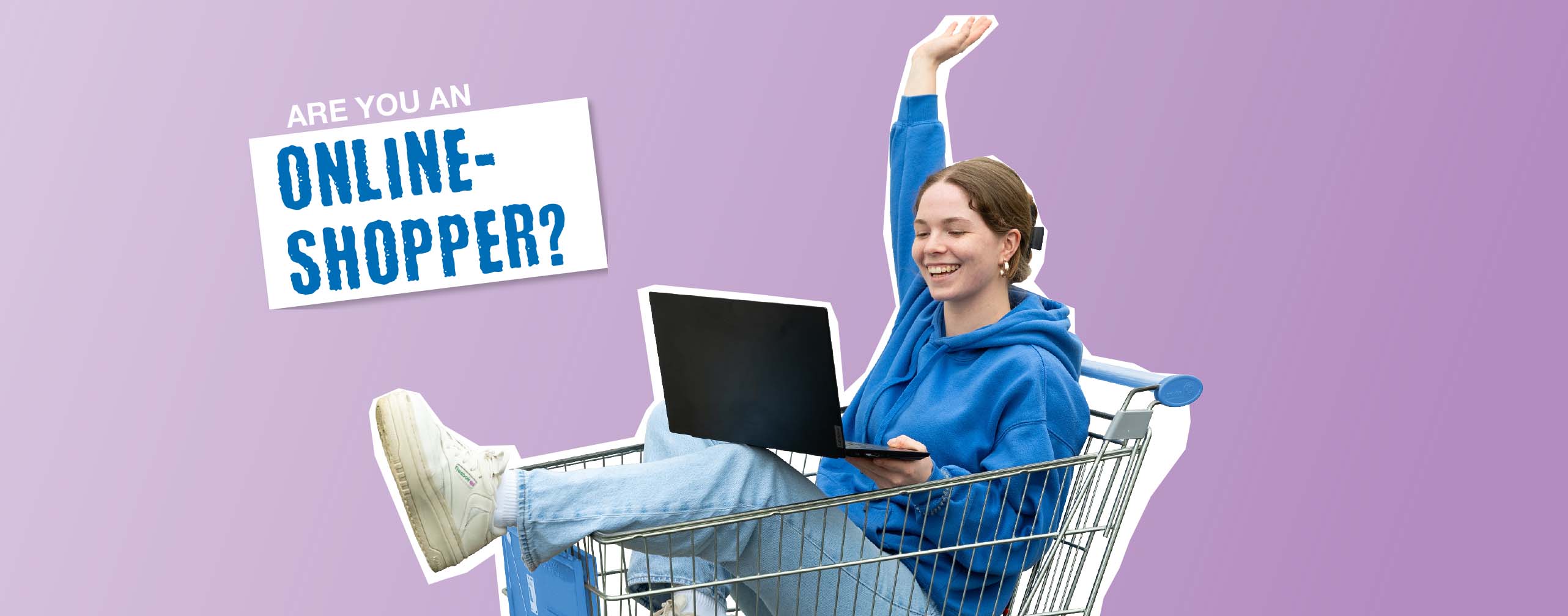 Jonge vrouw lacht in een boodschappenmandje met een laptop in haar hand, met daarnaast de tekst “Ben jij een online shopper?”