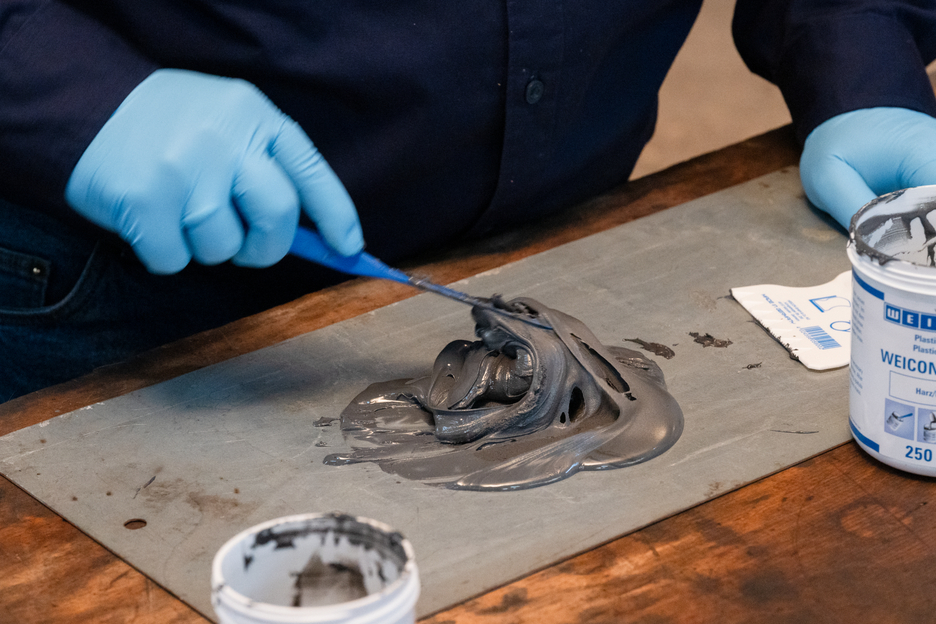 WEICON HB 300 | Met staal gevuld, hittebestendig epoxyharssysteem voor reparatie en spuitgieten