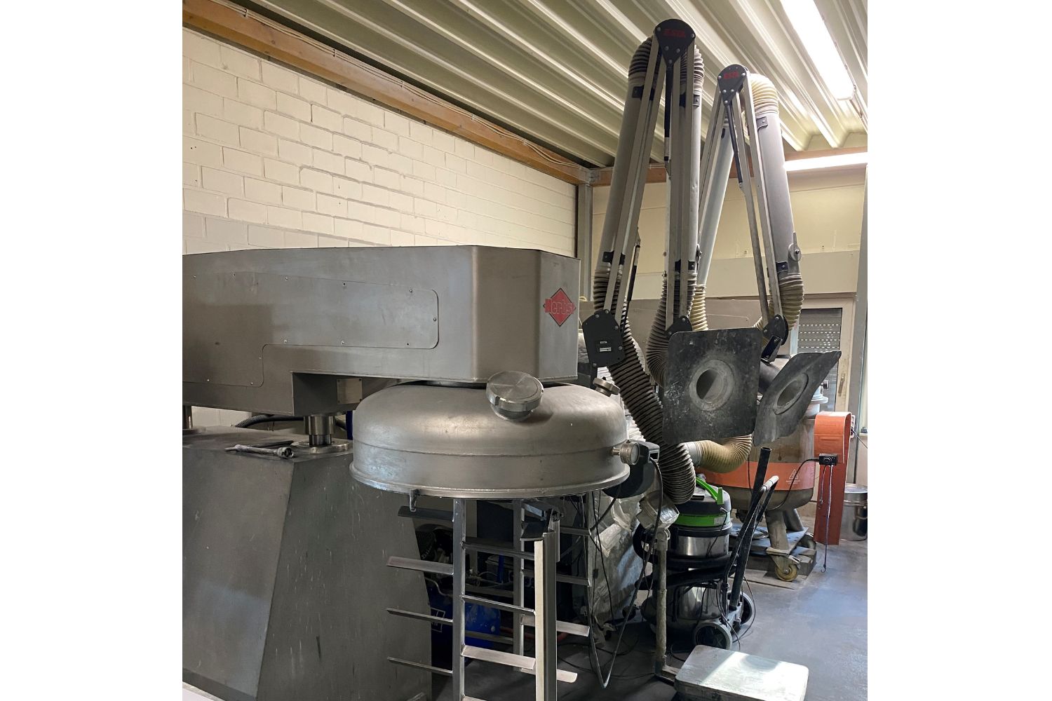 Grote machine in een ruimte