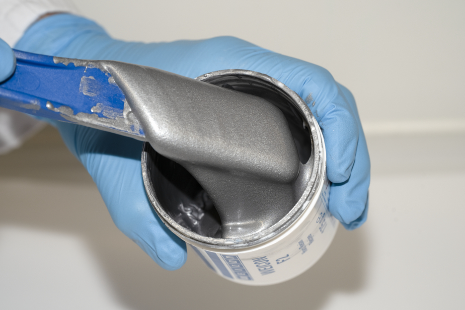 WEICON F2 | Met aluminium gevuld epoxyharssysteem voor reparatie en nivellering van kieren