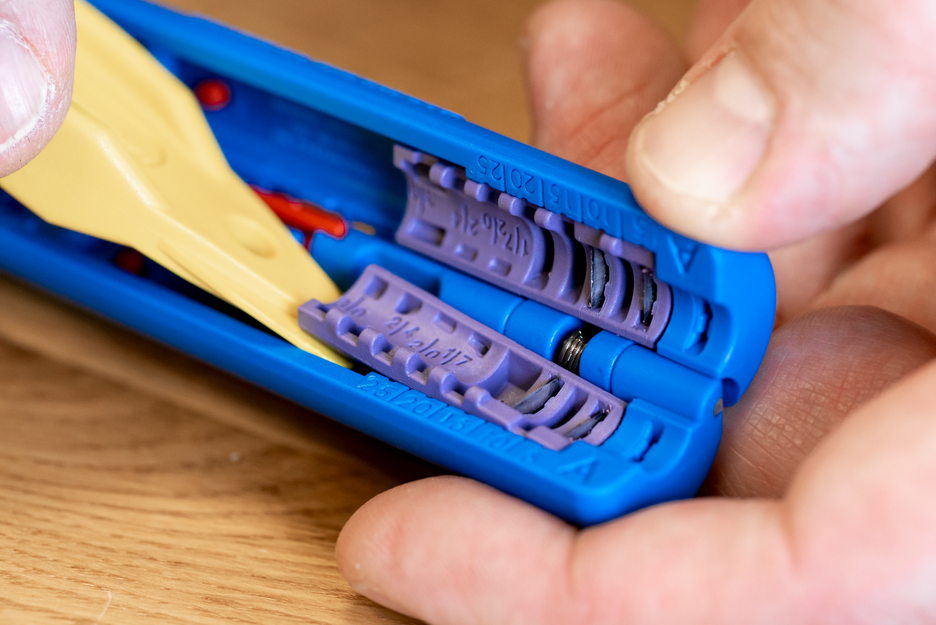 Profibus Stripper No. 2 | Ontmantelingsgereedschap voor bijvoorbeeld afgeschermde Profibus-datakabels