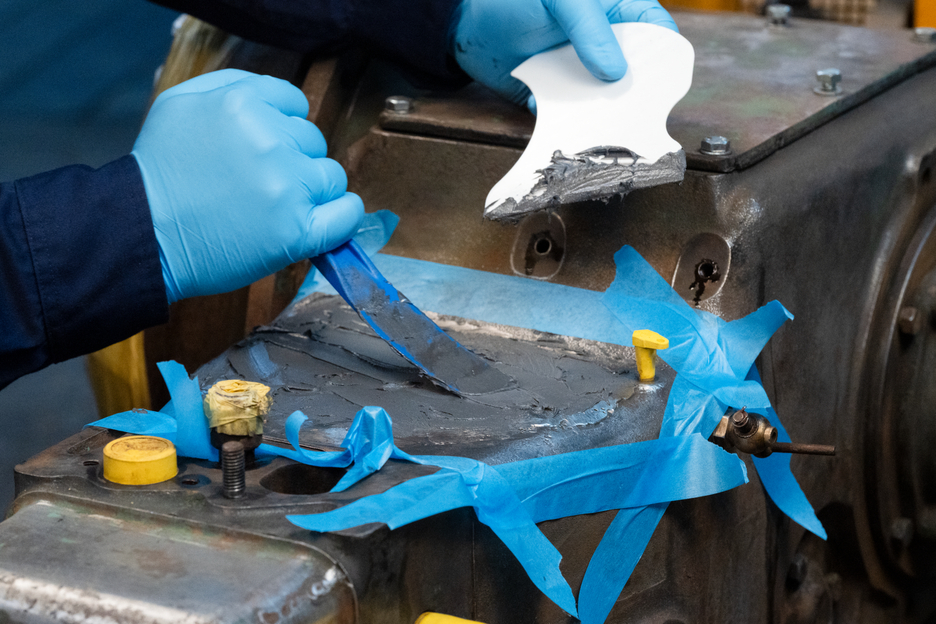 WEICON HB 300 | Met staal gevuld, hittebestendig epoxyharssysteem voor reparatie en spuitgieten