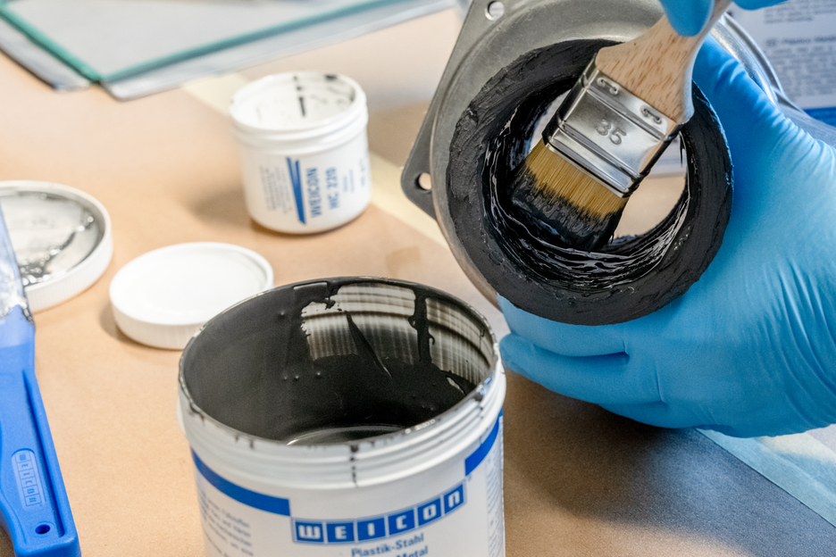 WEICON Keramiek HC 220 | Keramisch gevuld, temperatuurbestendig epoxysysteem voor slijtagebescherming.