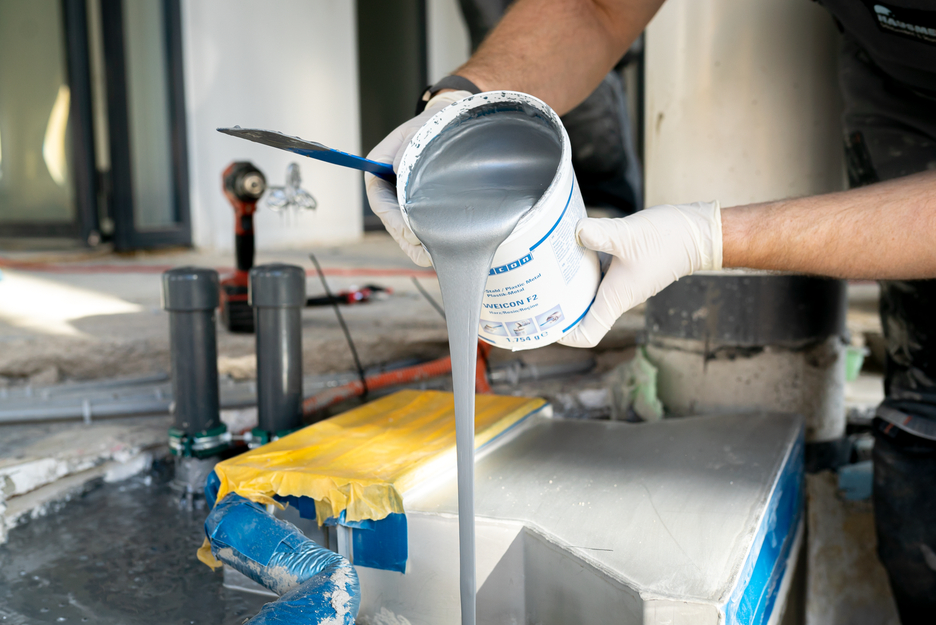 WEICON F2 | Met aluminium gevuld epoxyharssysteem voor reparatie en nivellering van kieren