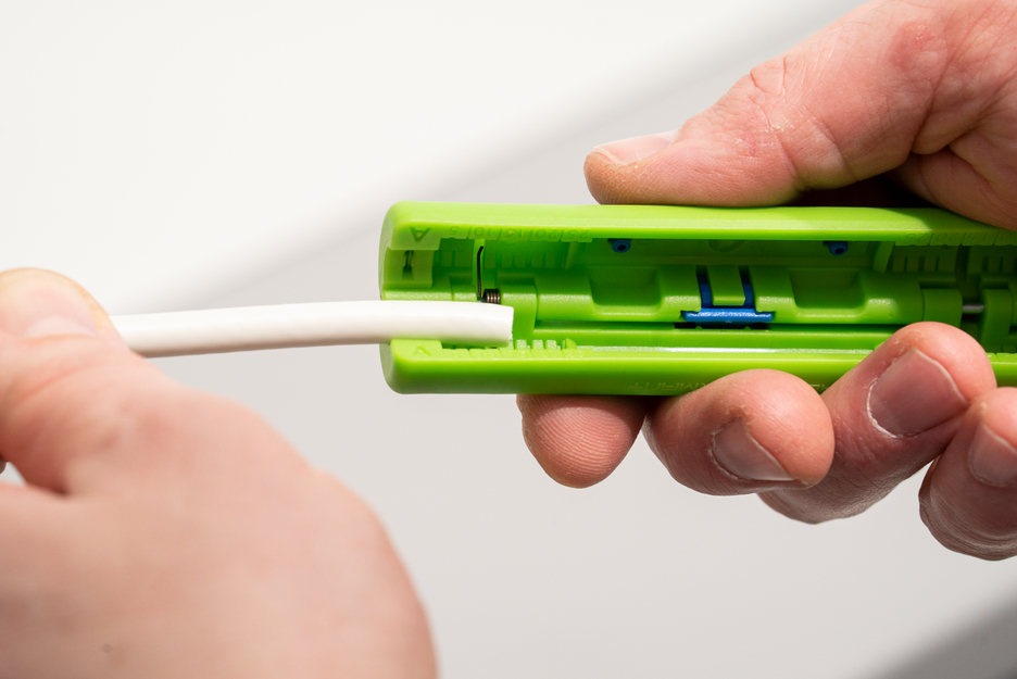 Coax-stripper nr. 2 groene lijn | Duurzame afstriptang I Voor het afstrippen van alle standaard ronde kabels I Werkbereik 4,8 - 7,5 mm Ø