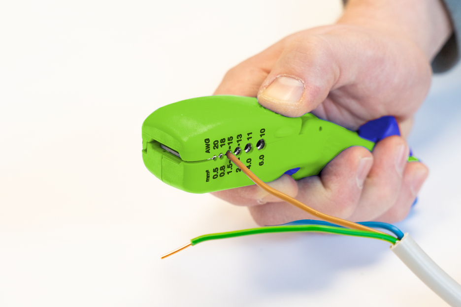 Platte en ronde kabelscharen Green Line  | Stripgereedschap gemaakt van maximaal 97% hernieuwbare grondstoffen I voor alle gangbare platte kabels tot een breedte van 18 mm en alle gangbare ronde kabels met een diameter van 6-13 mm