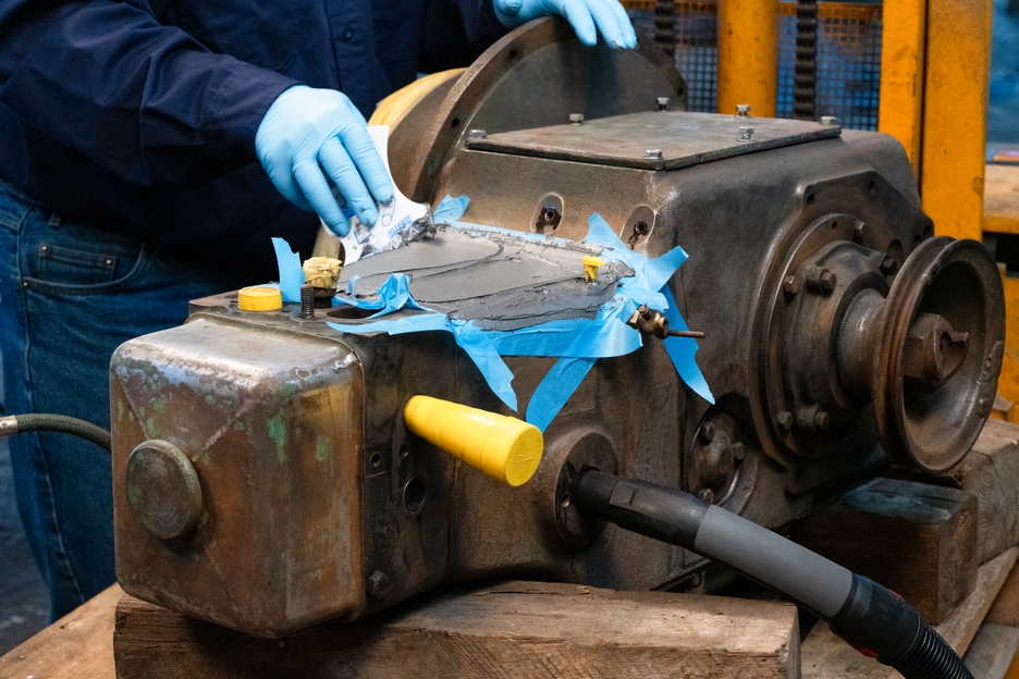 WEICON HB 300 | Met staal gevuld, hittebestendig epoxyharssysteem voor reparatie en spuitgieten