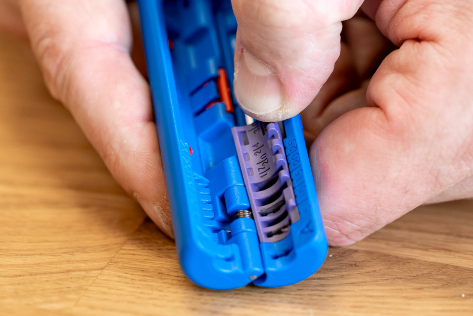Profibus Stripper No. 2 | Ontmantelingsgereedschap voor bijvoorbeeld afgeschermde Profibus-datakabels
