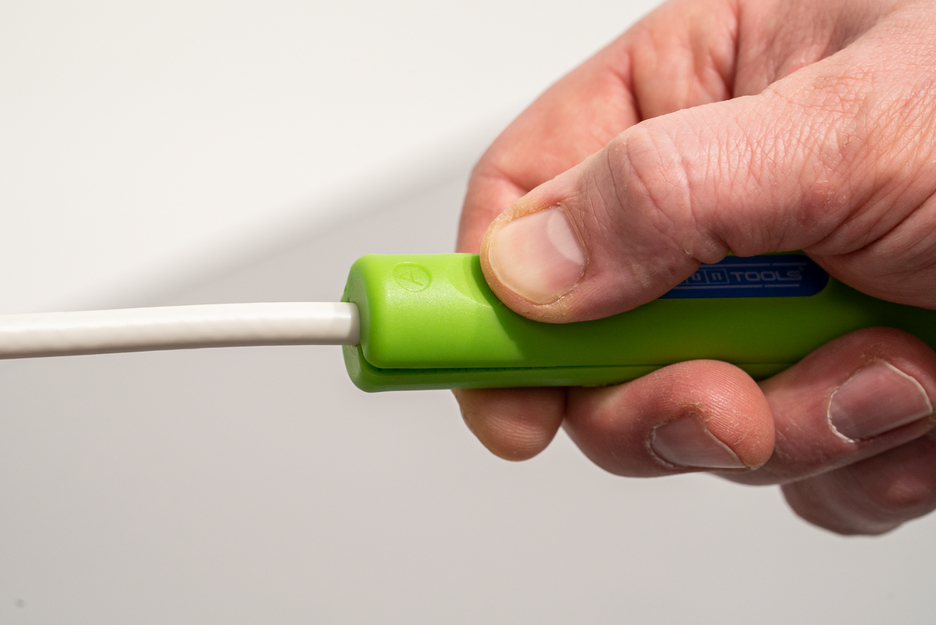Coax-stripper nr. 2 groene lijn | Duurzame afstriptang I Voor het afstrippen van alle standaard ronde kabels I Werkbereik 4,8 - 7,5 mm Ø